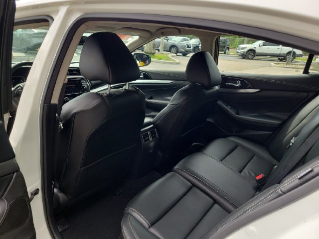 Used 2023 Nissan Maxima SV w/ Floor Mat Group FWD image 12