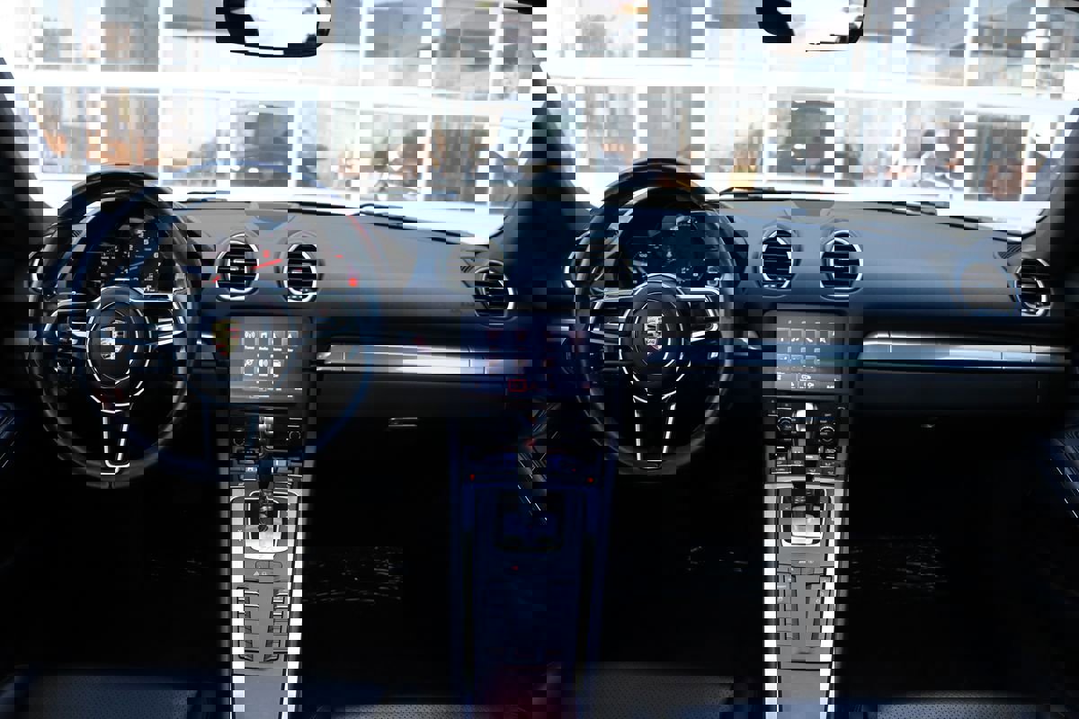 Used 2017 Porsche 718 Cayman image 11