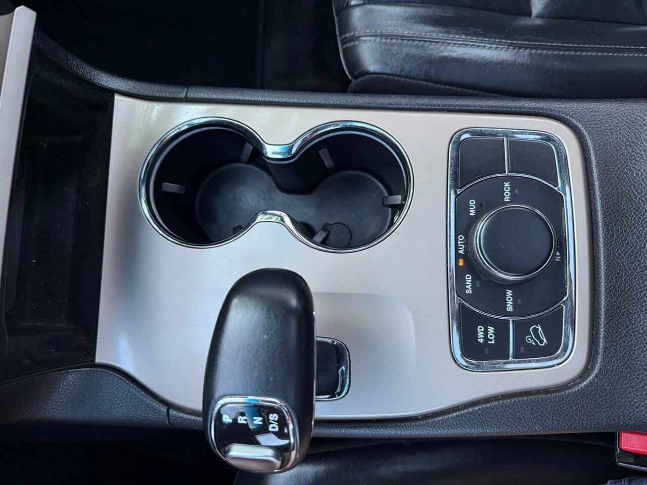 Used 2015 Jeep Grand Cherokee Limited AWD/4WD image 17