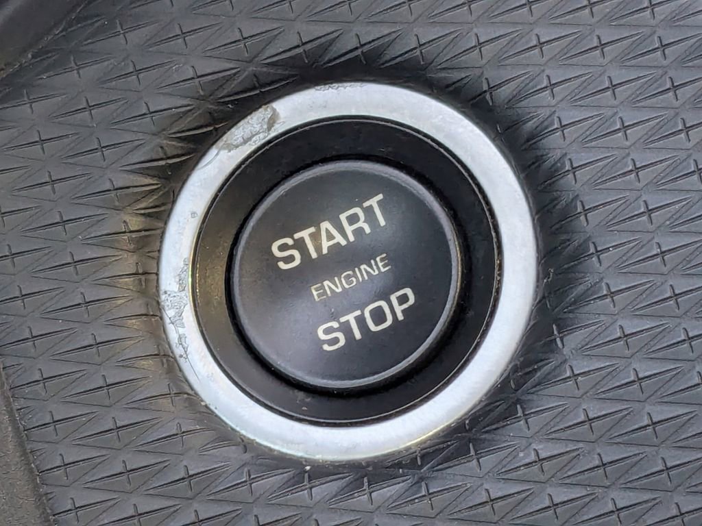 Used 2022 Land Rover Range Rover Velar R-Dynamic S image 31