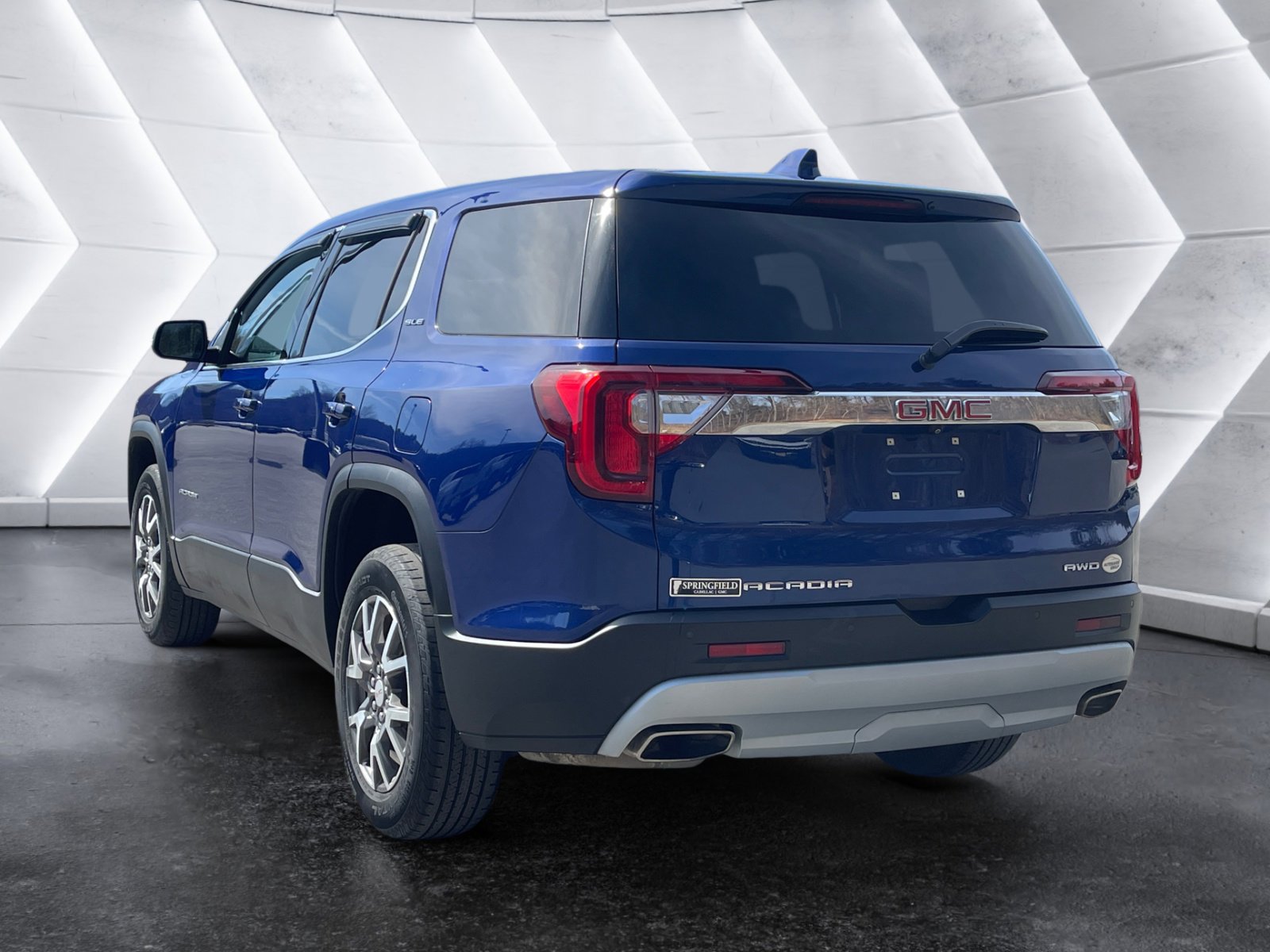 Used 2023 GMC Acadia SLE image 4