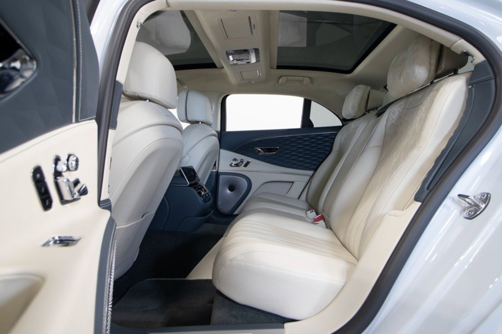 Used 2020 Bentley Flying Spur W12 w/ First Edition Specification image 46