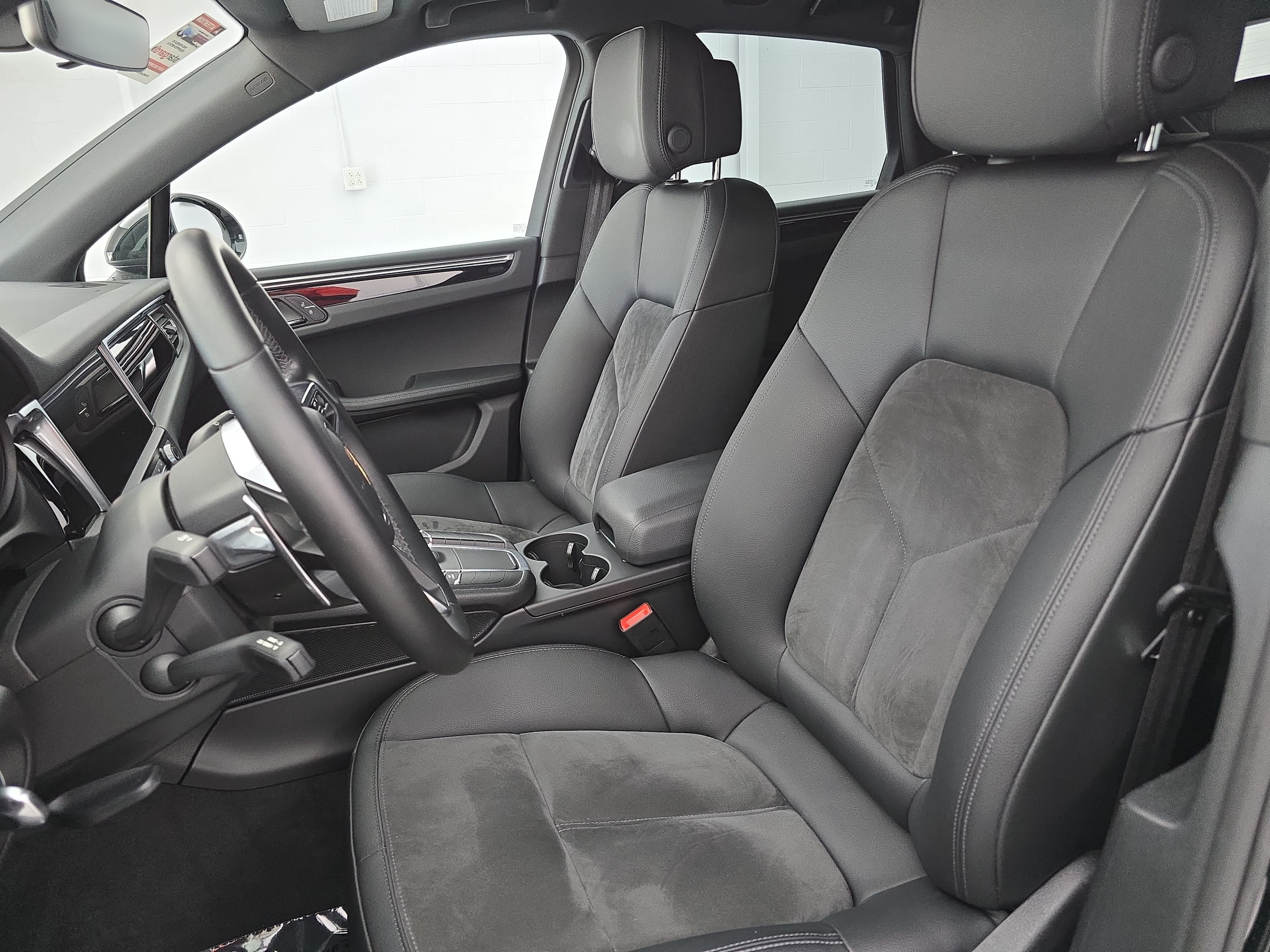 Used 2020 Porsche Macan AWD/4WD image 15