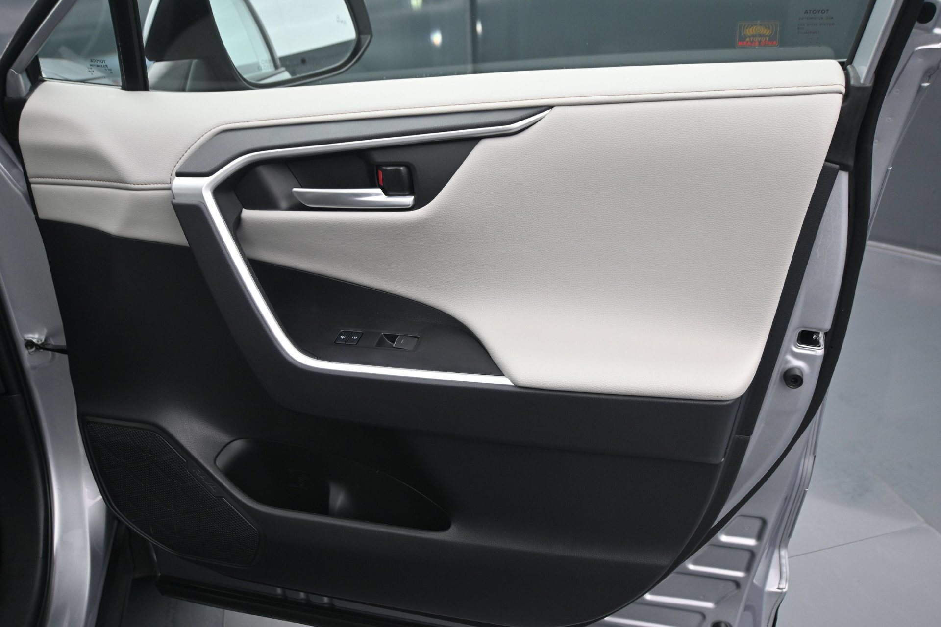 Used 2024 Toyota RAV4 Limited w/ Weather Package AWD/4WD image 12