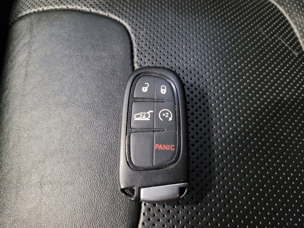 Used 2019 Jeep Cherokee Limited image 32