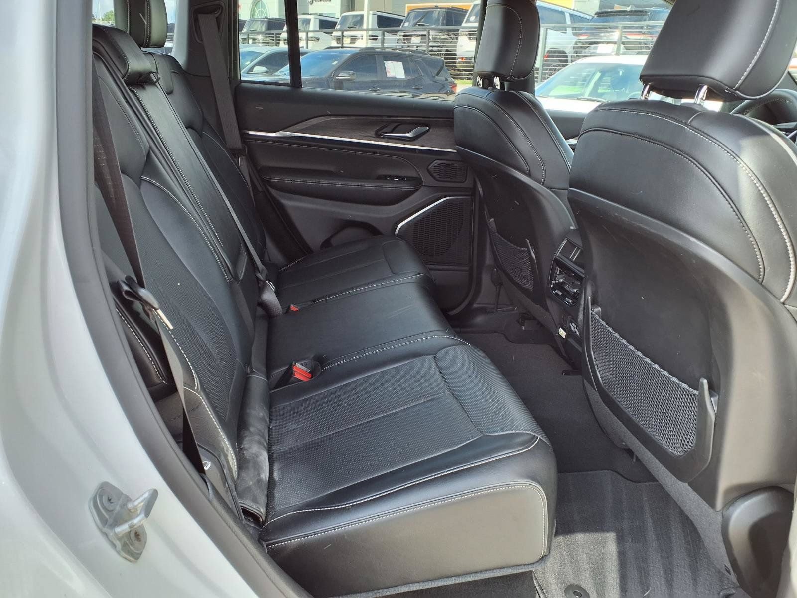 Used 2023 Jeep Grand Cherokee Overland RWD image 20