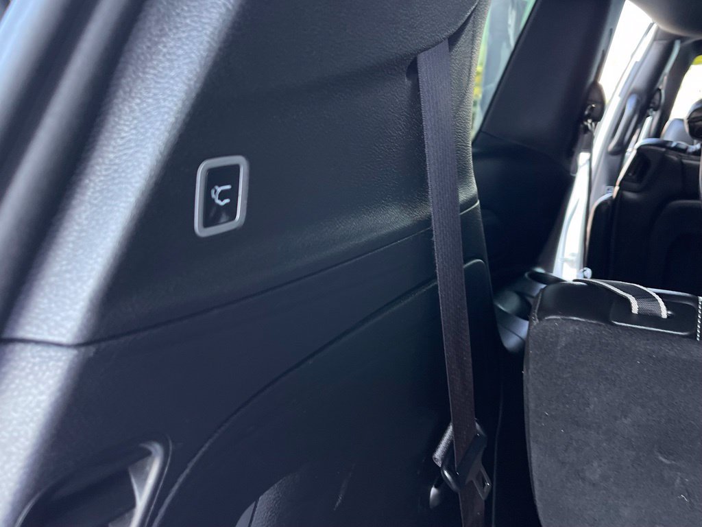 Used 2025 Chrysler Pacifica Select FWD image 18