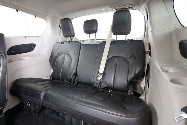 Used 2017 Chrysler Pacifica Touring-L Plus image 25