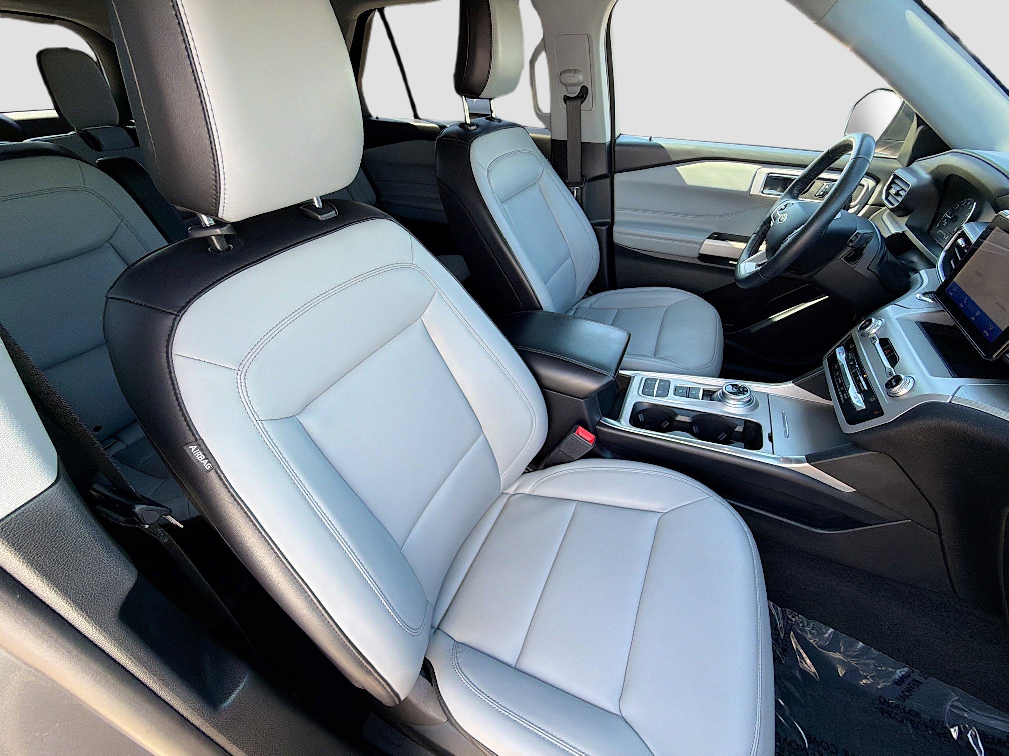 Used 2021 Ford Explorer XLT w/ Equipment Group 202A RWD image 14