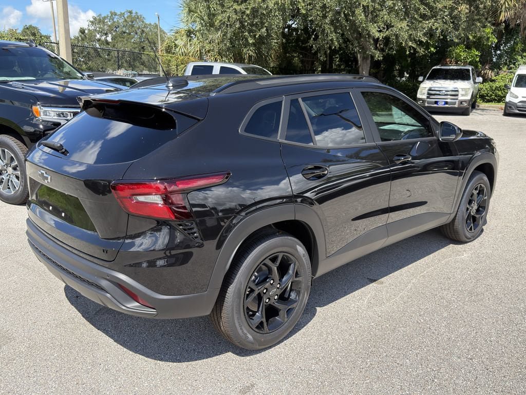 New 2026 Chevrolet Trax LT w/ Driver Confidence Package FWD image 5