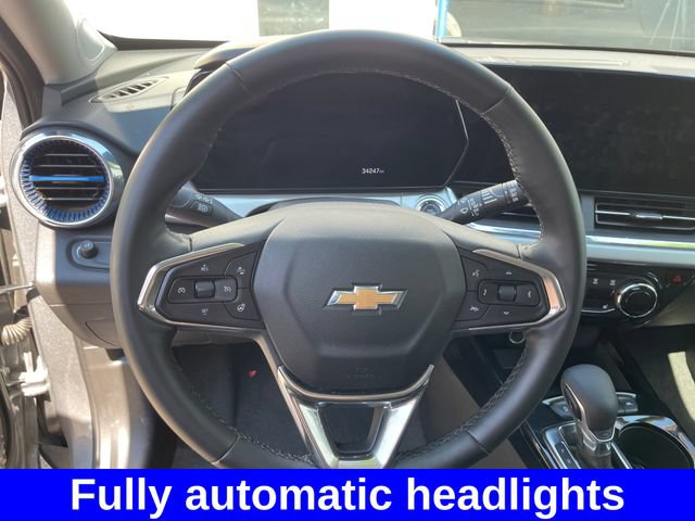 Used 2025 Chevrolet Trax LT w/ LT Convenience Package FWD image 14