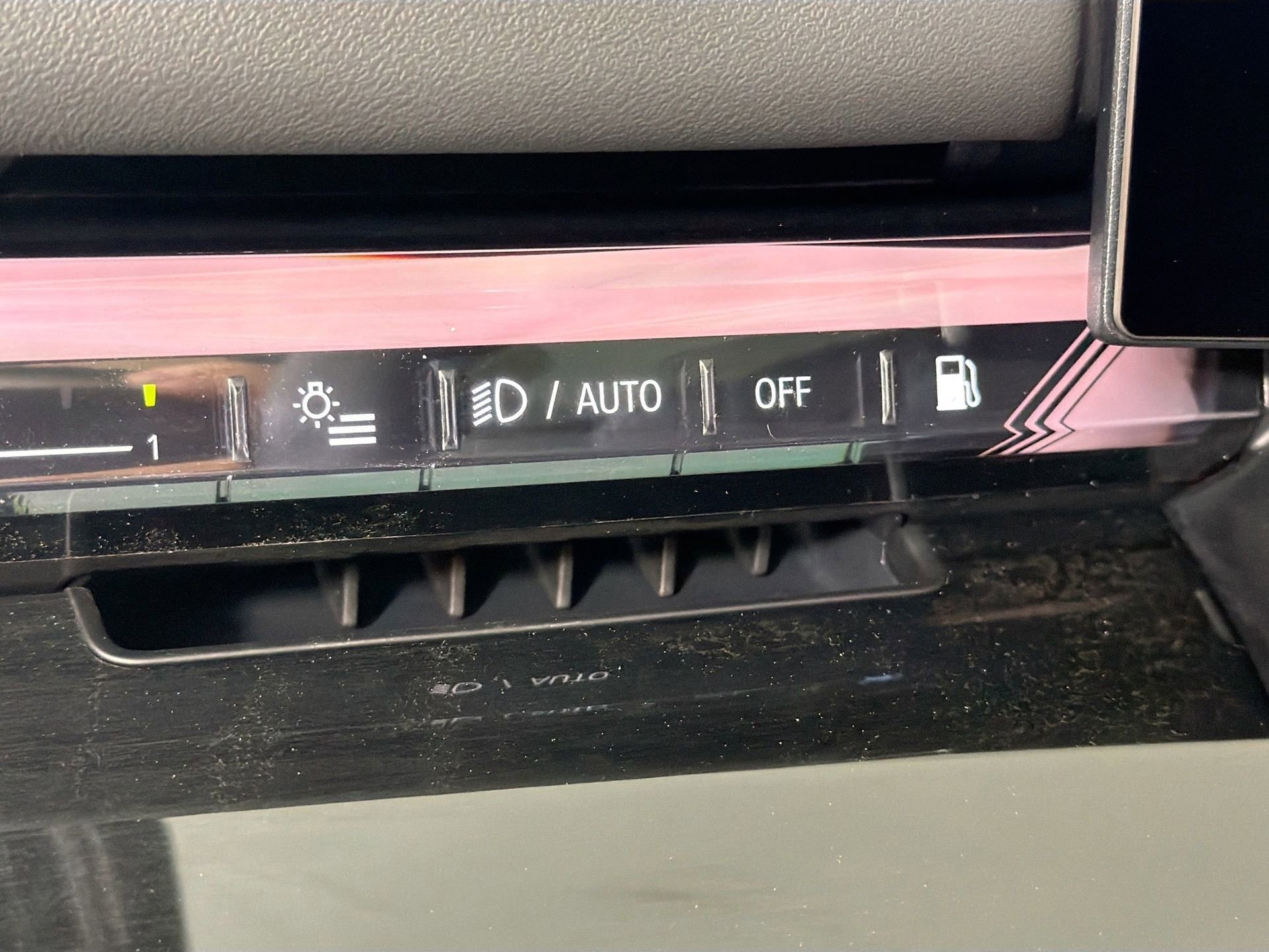 New 2026 BMW 550e xDrive w/ Premium Package image 10