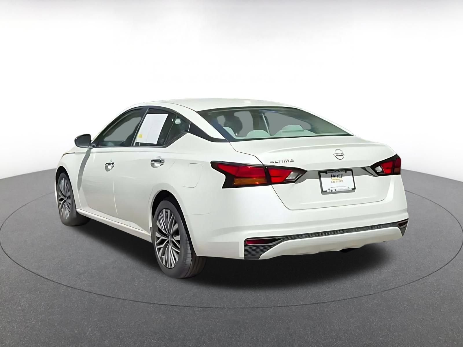 Used 2025 Nissan Altima 2.5 SV FWD image 9