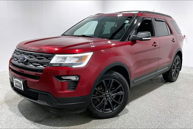 Used 2018 Ford Explorer XLT w/ XLT Appearance Package image 3