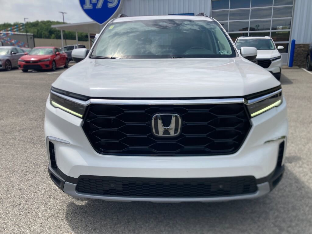 Used 2023 Honda Pilot Touring image 2