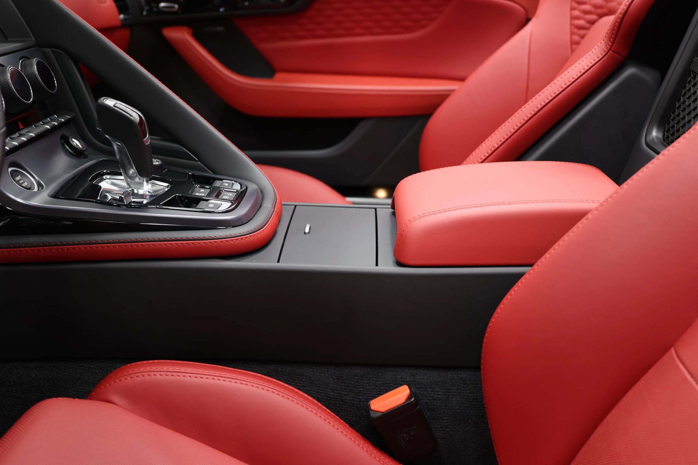 Used 2023 Jaguar F-TYPE R image 12