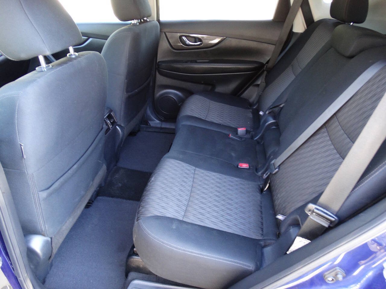 Used 2020 Nissan Rogue AWD w/ SV Moonroof Package image 33