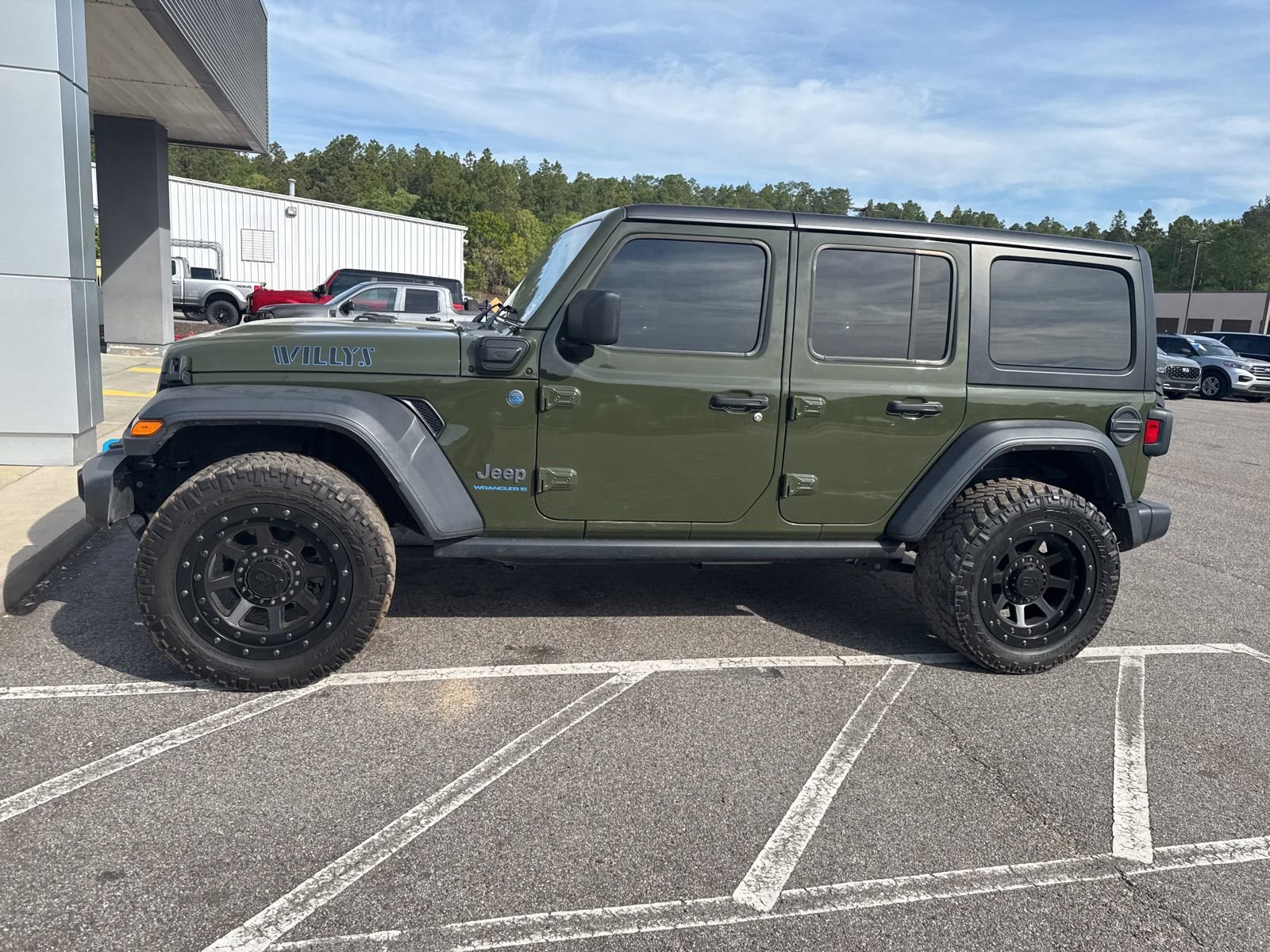 Used 2023 Jeep Wrangler Unlimited w/ Cold Weather Group image 4