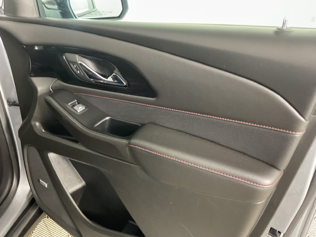 Used 2023 Chevrolet Traverse RS FWD image 25
