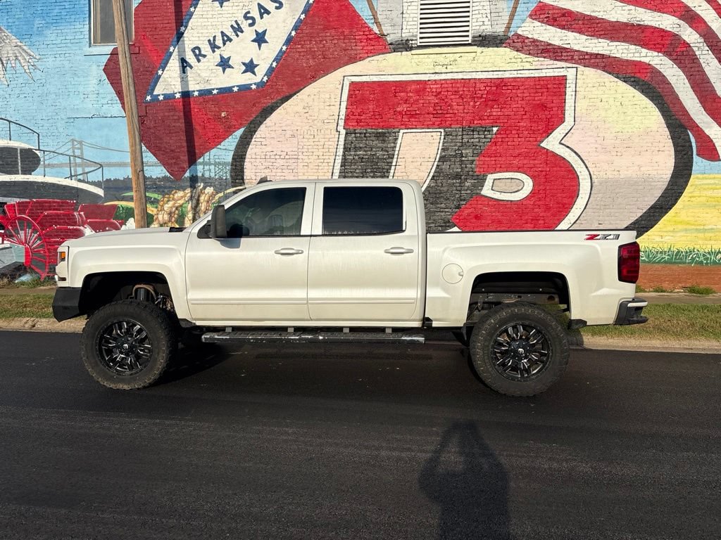 Used 2018 Chevrolet Silverado 1500 LT w/ All Star Edition AWD/4WD image 3