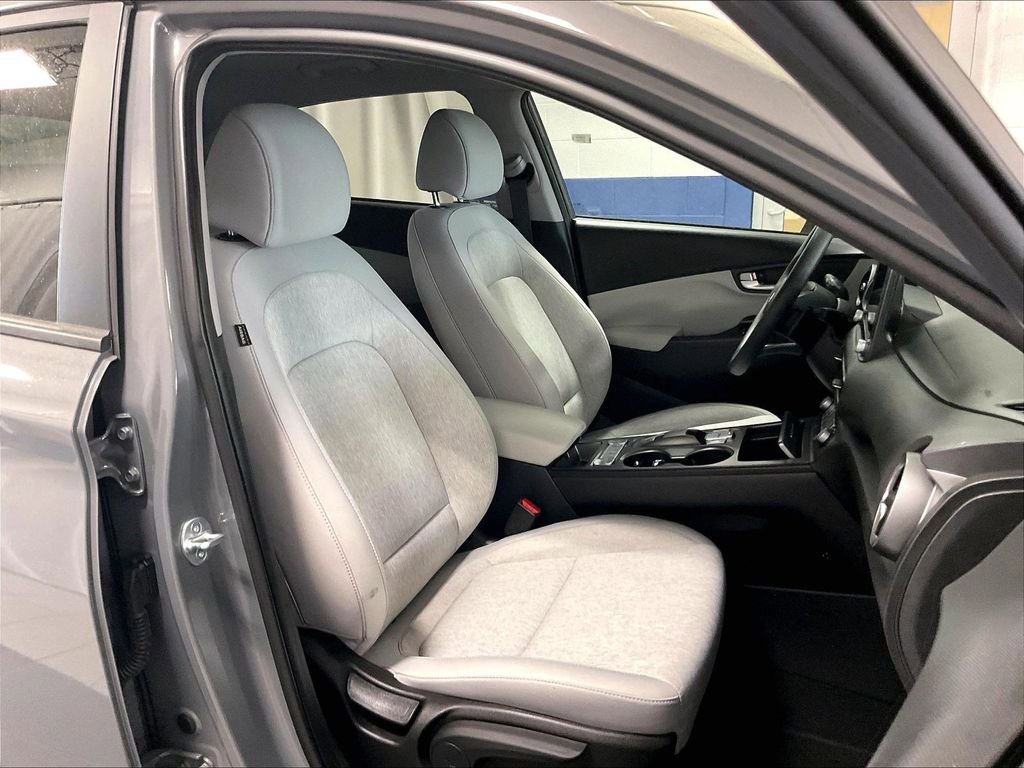 Used 2023 Hyundai Kona SE w/ Cargo Package FWD image 11