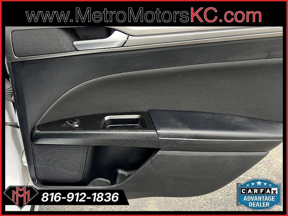 Used 2017 Ford Fusion SE image 22