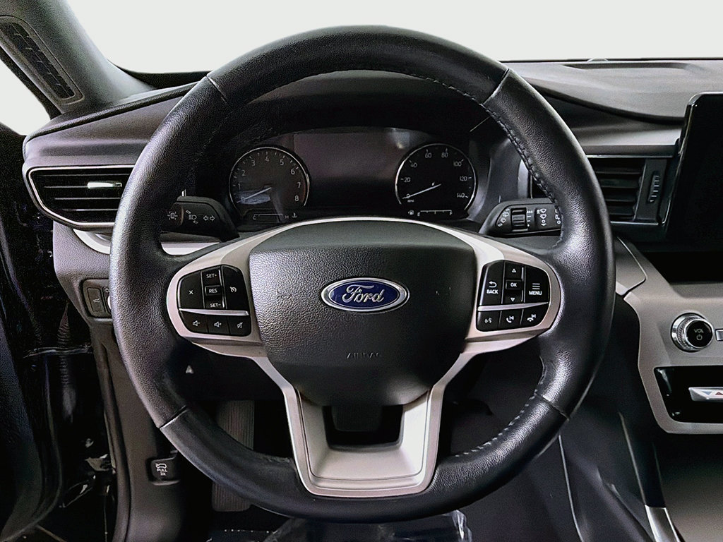 Used 2023 Ford Explorer XLT w/ Equipment Group 202A AWD/4WD image 30