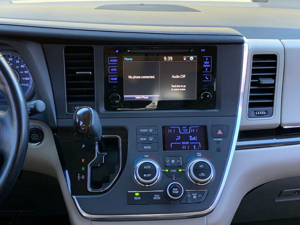 Used 2015 Toyota Sienna XLE image 17