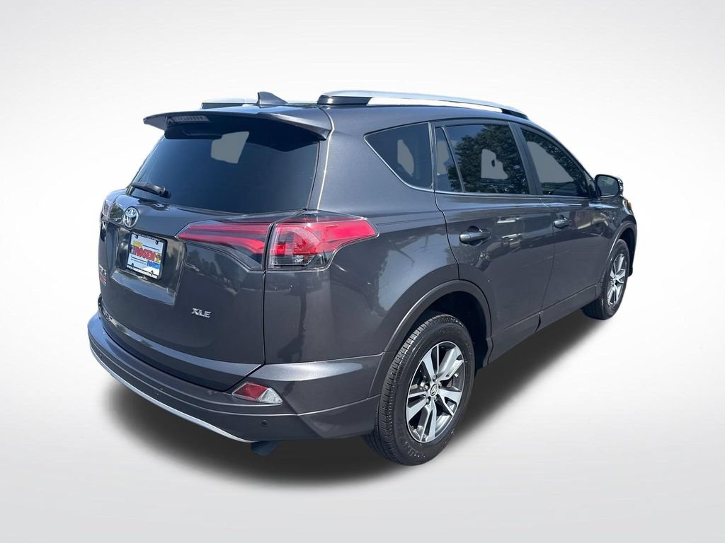 Used 2017 Toyota RAV4 XLE FWD image 5