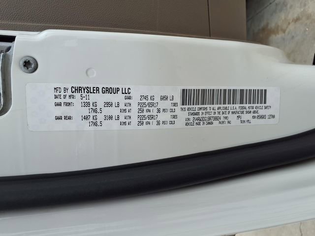 Used 2011 Volkswagen Routan SE FWD image 9