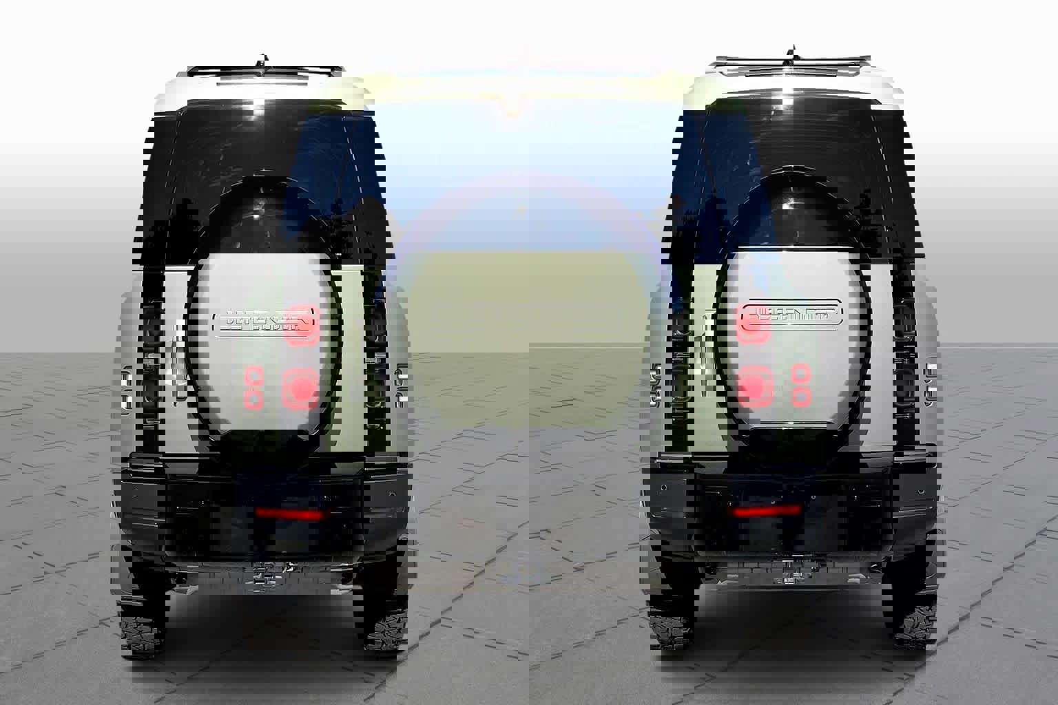 Used 2024 Land Rover Defender 130 S image 4