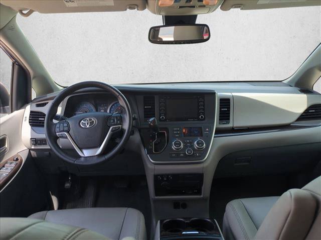 Used 2020 Toyota Sienna XLE w/ Entertainment Package FWD image 19