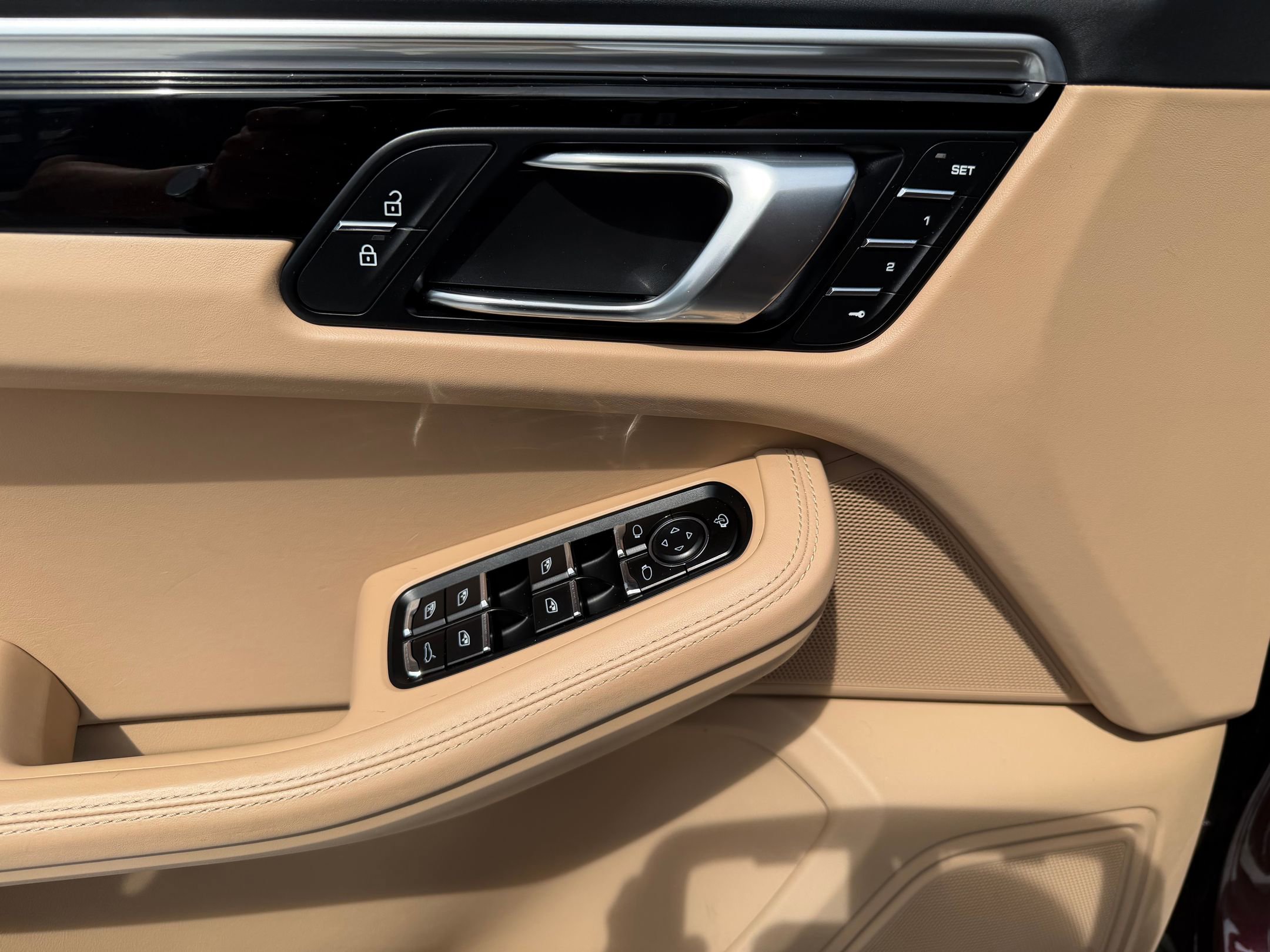 Certified 2023 Porsche Macan S AWD/4WD image 23