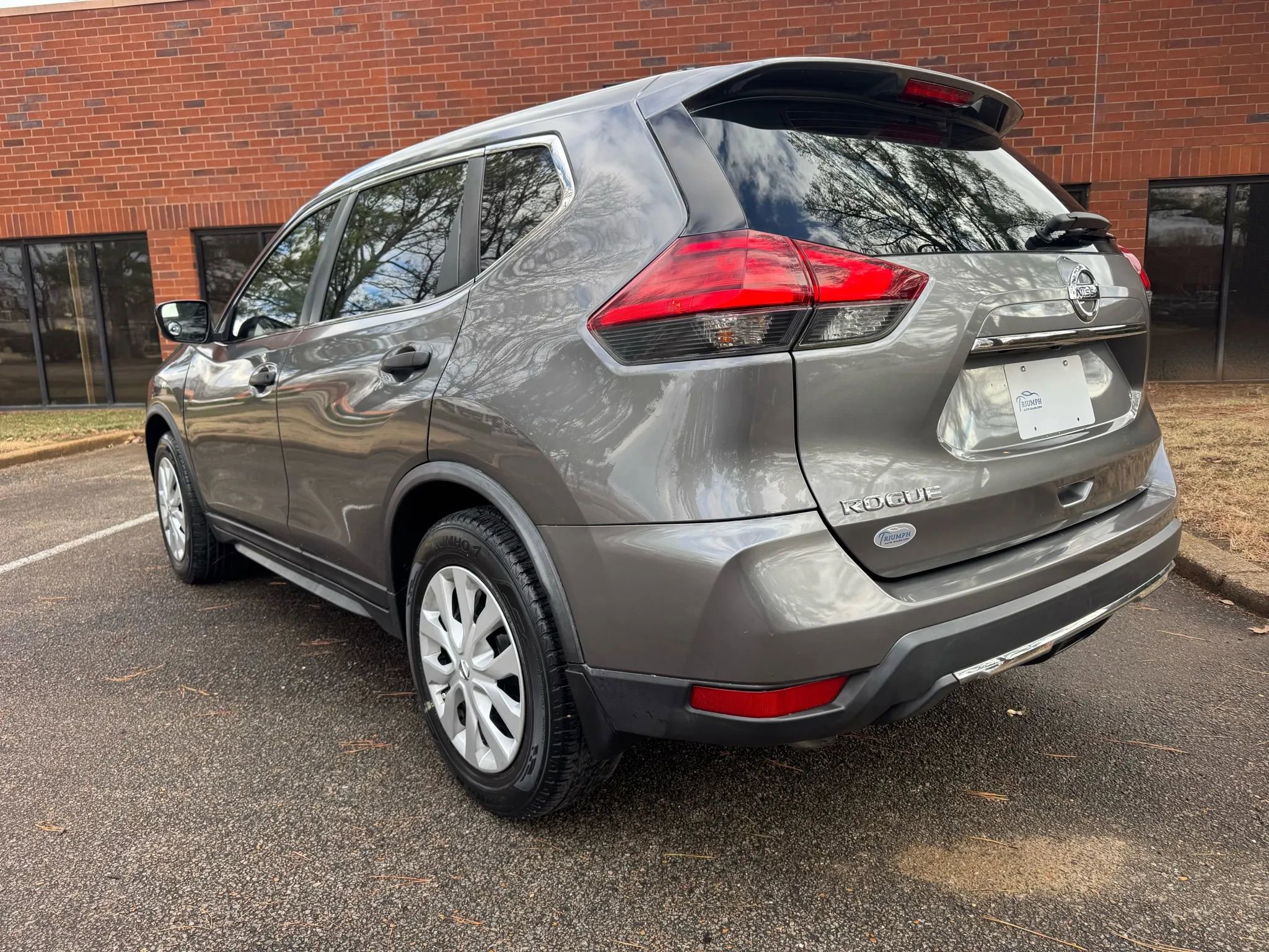 Used 2017 Nissan Rogue S image 5