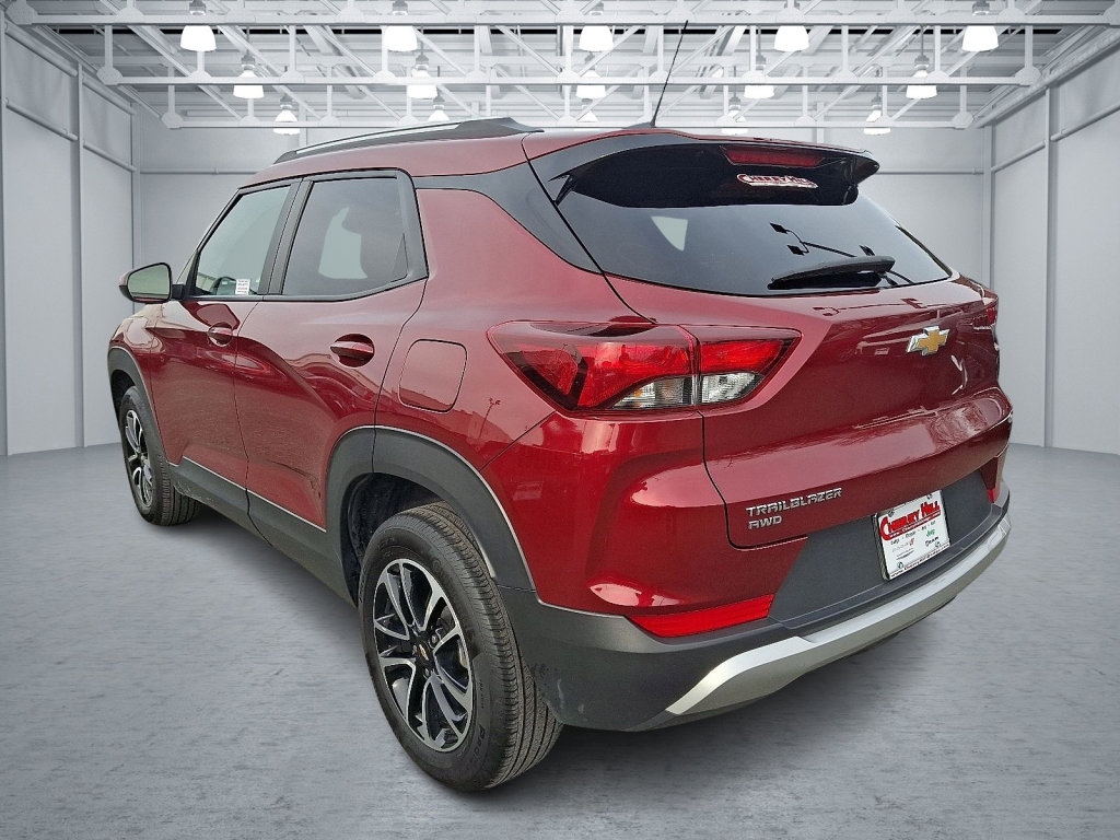 Used 2025 Chevrolet TrailBlazer LT image 3