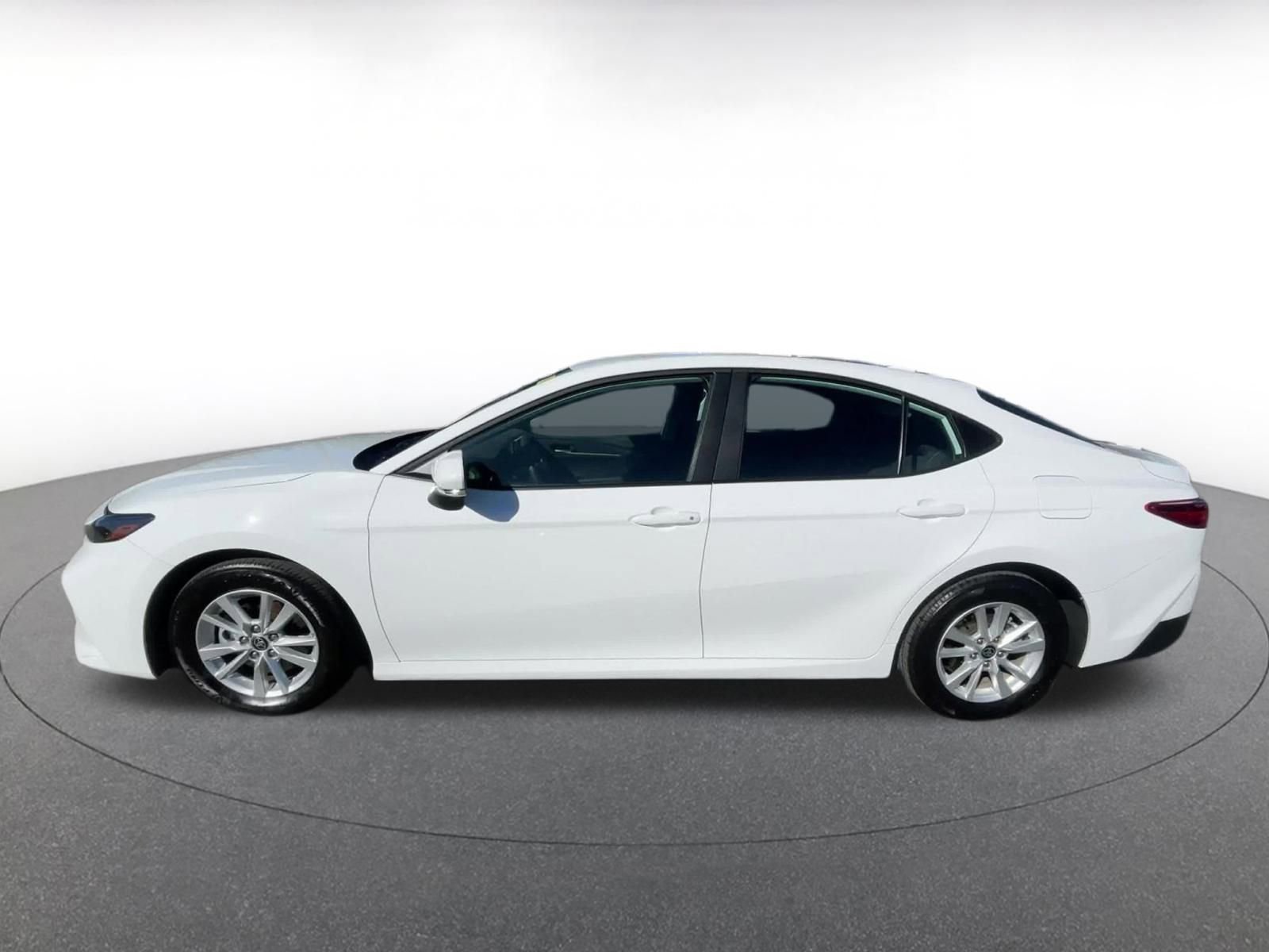 Used 2025 Toyota Camry LE image 9