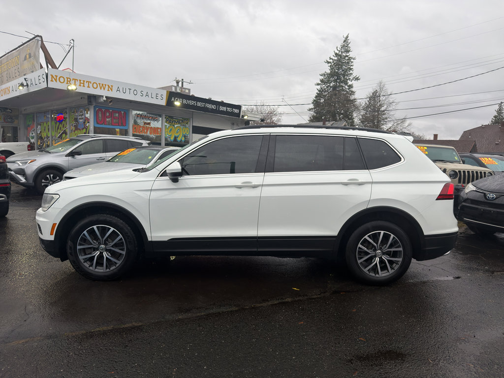 Used 2019 Volkswagen Tiguan SE w/ Panoramic Sunroof Package image 3