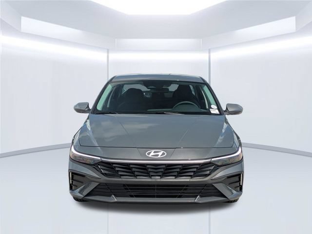 Used 2025 Hyundai Elantra SE FWD image 10