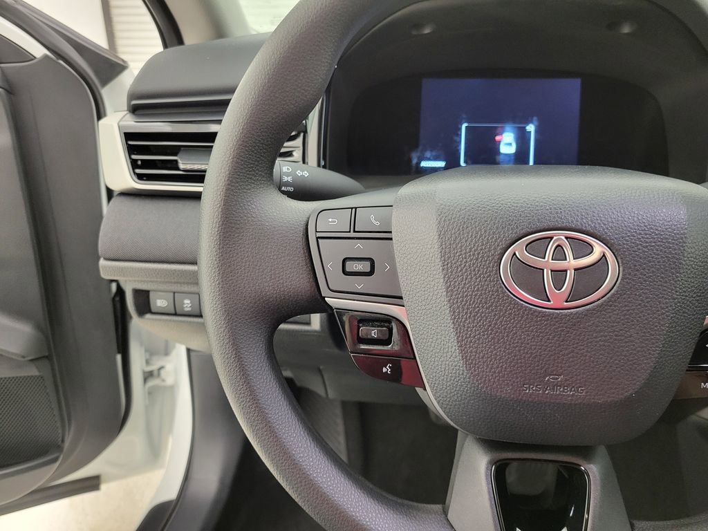 Used 2025 Toyota Camry LE image 4