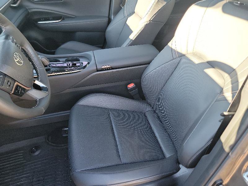 Used 2025 Toyota Crown image 8