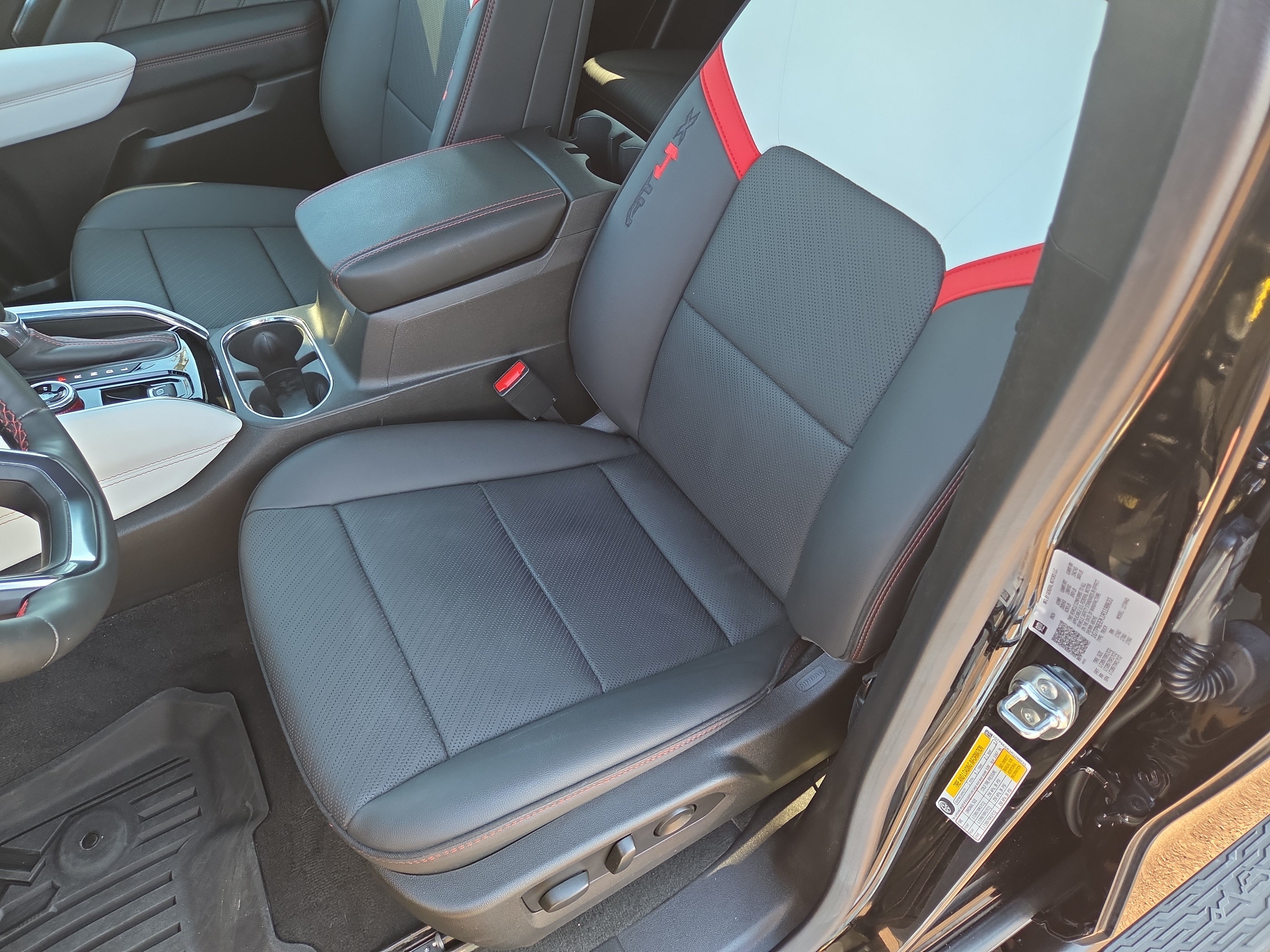 Used 2024 GMC Canyon AT4X AWD/4WD image 13