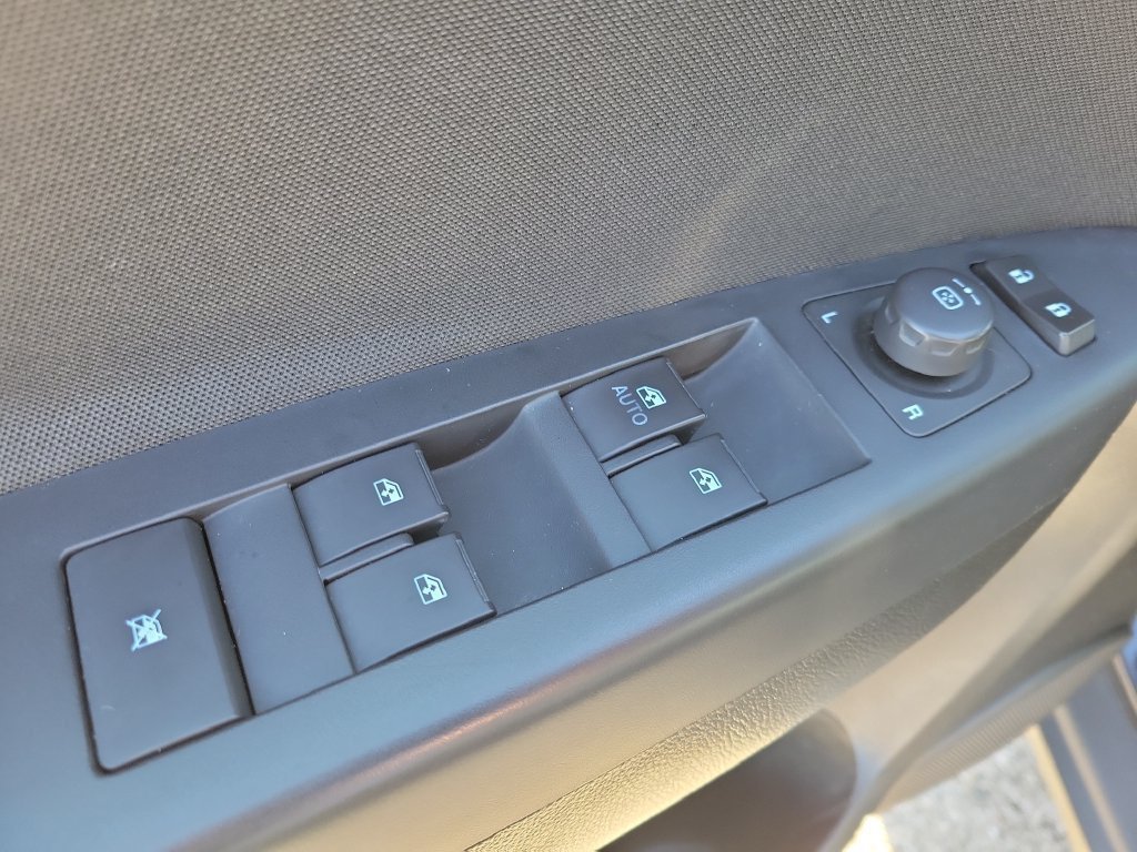 Used 2014 Chevrolet Captiva Sport LS FWD image 15