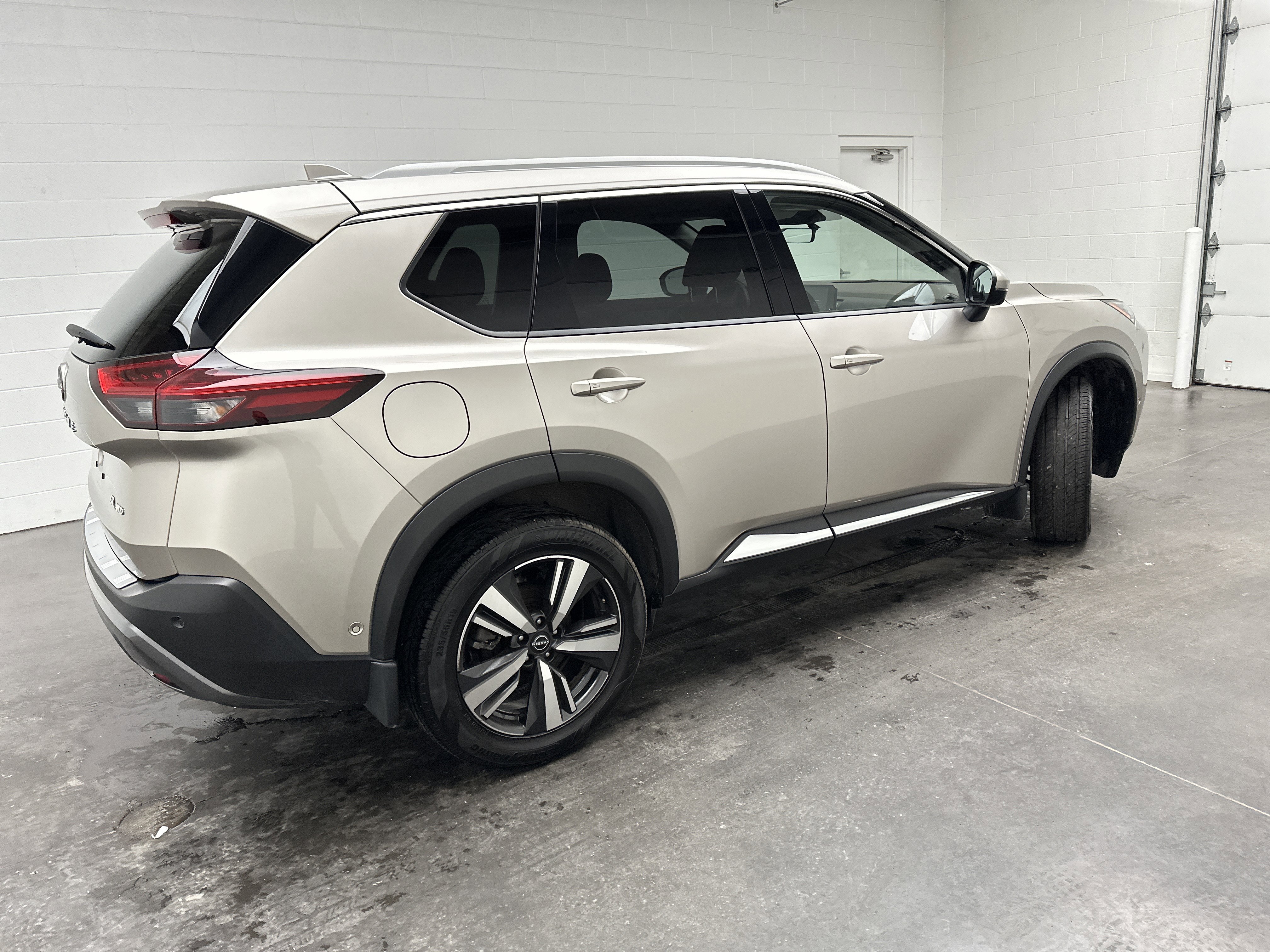 Used 2023 Nissan Rogue SL w/ SL Premium Package image 10