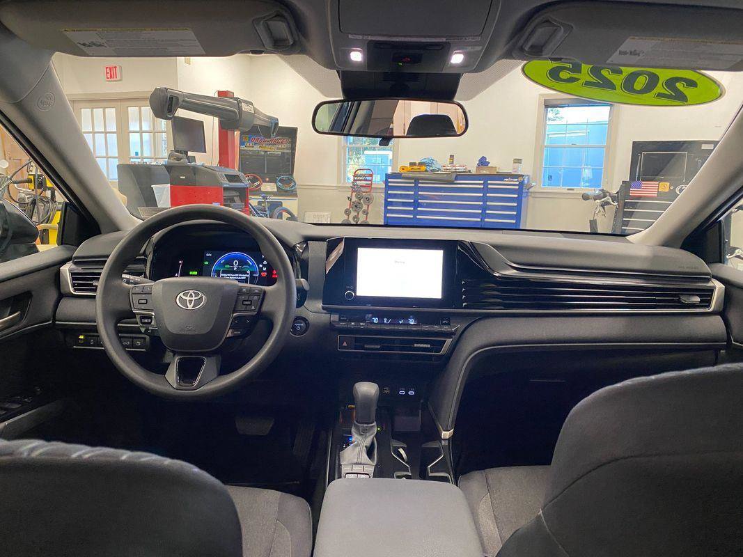 Used 2025 Toyota Camry LE image 9
