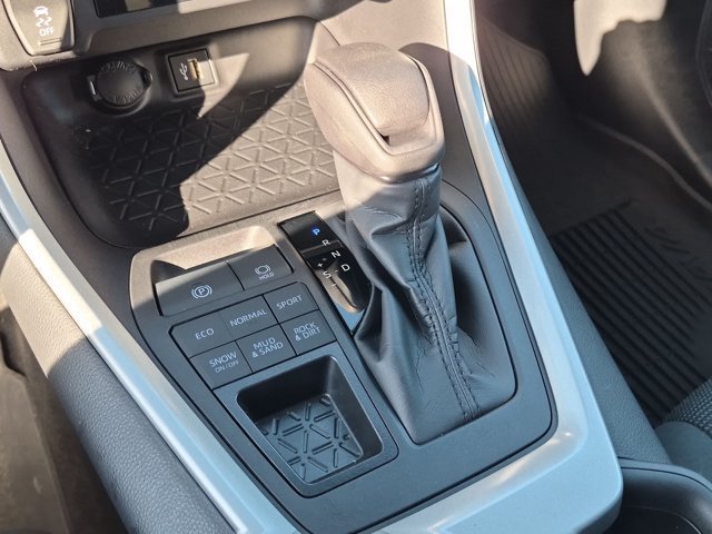 Certified 2024 Toyota RAV4 LE AWD/4WD image 15