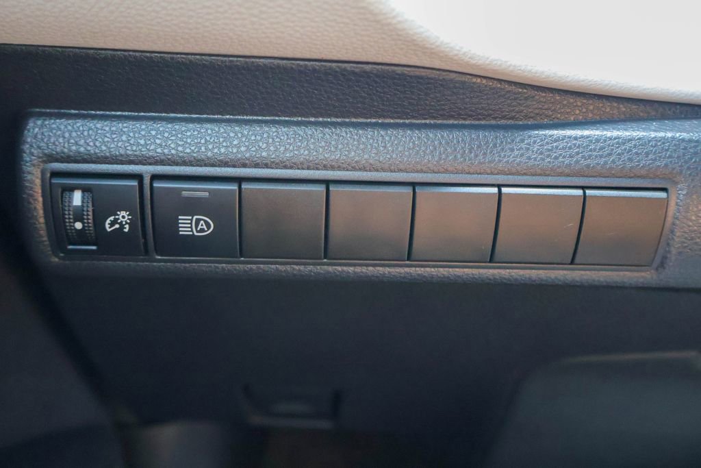 Used 2024 Toyota Corolla SE FWD image 18