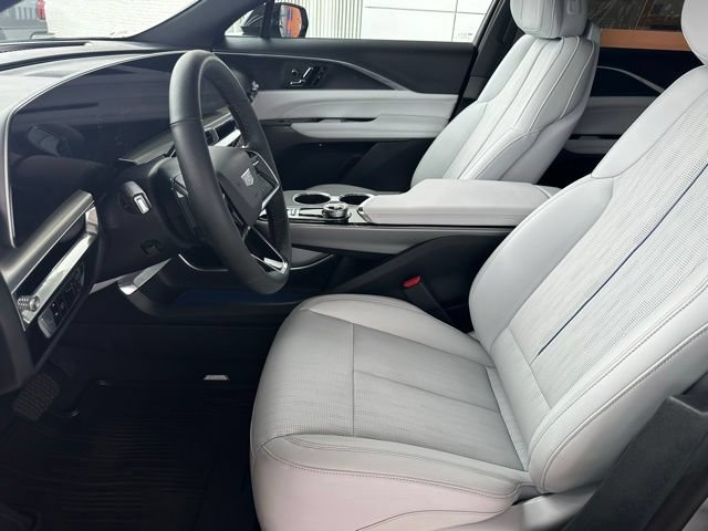 Used 2024 Cadillac Lyriq Luxury AWD/4WD image 27