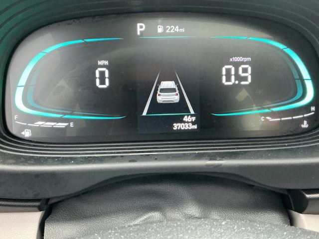 Certified 2024 Hyundai Venue SEL FWD image 17