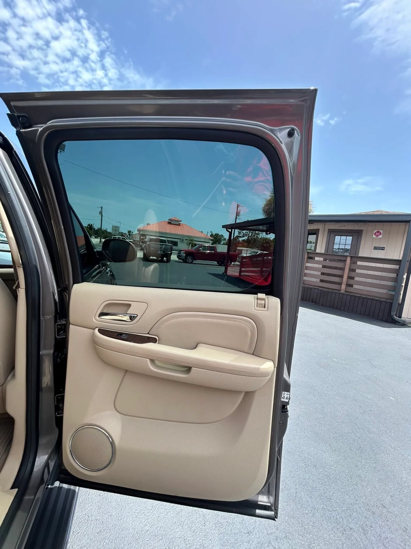 Used 2013 Cadillac Escalade ESV Luxury RWD image 17