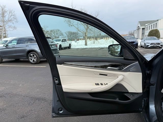 Used 2022 BMW 540i xDrive w/ Premium Package image 23